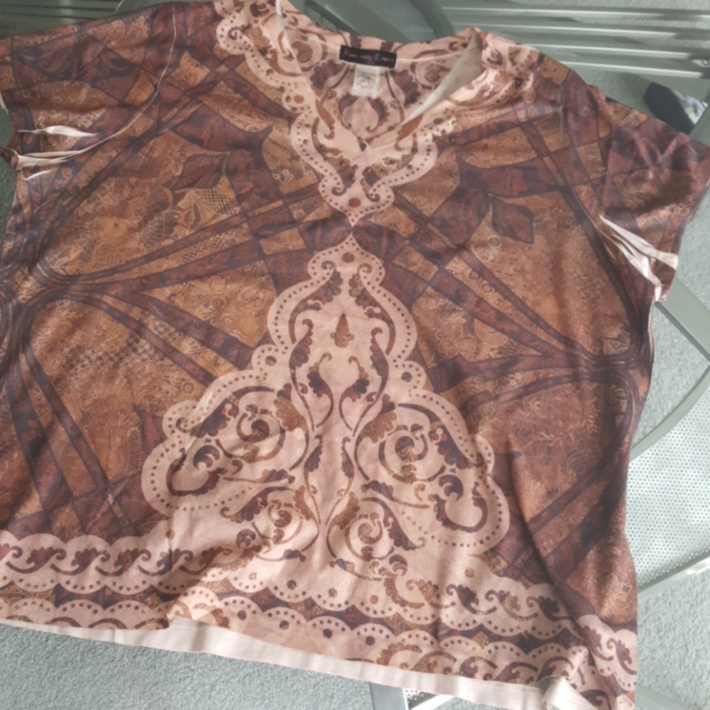 Appropriate Behavior. Brown Print tee. 3X